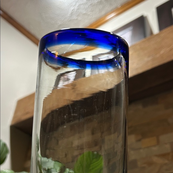 set of 4 hand-blown Mexican drinking glasses with cobalt blue rims - Picture 7 of 7